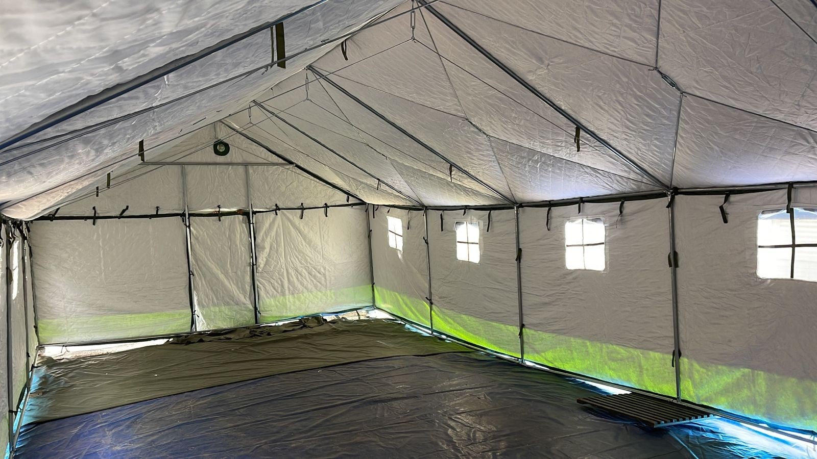 Палатка Каркасная утепленная зеленого цвета 3х4 Палатка Каркасная утепленная зеленого цвета 3х4